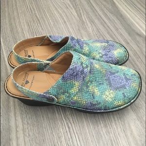 Nurse Mates animal print Nursing Clogs Size 7